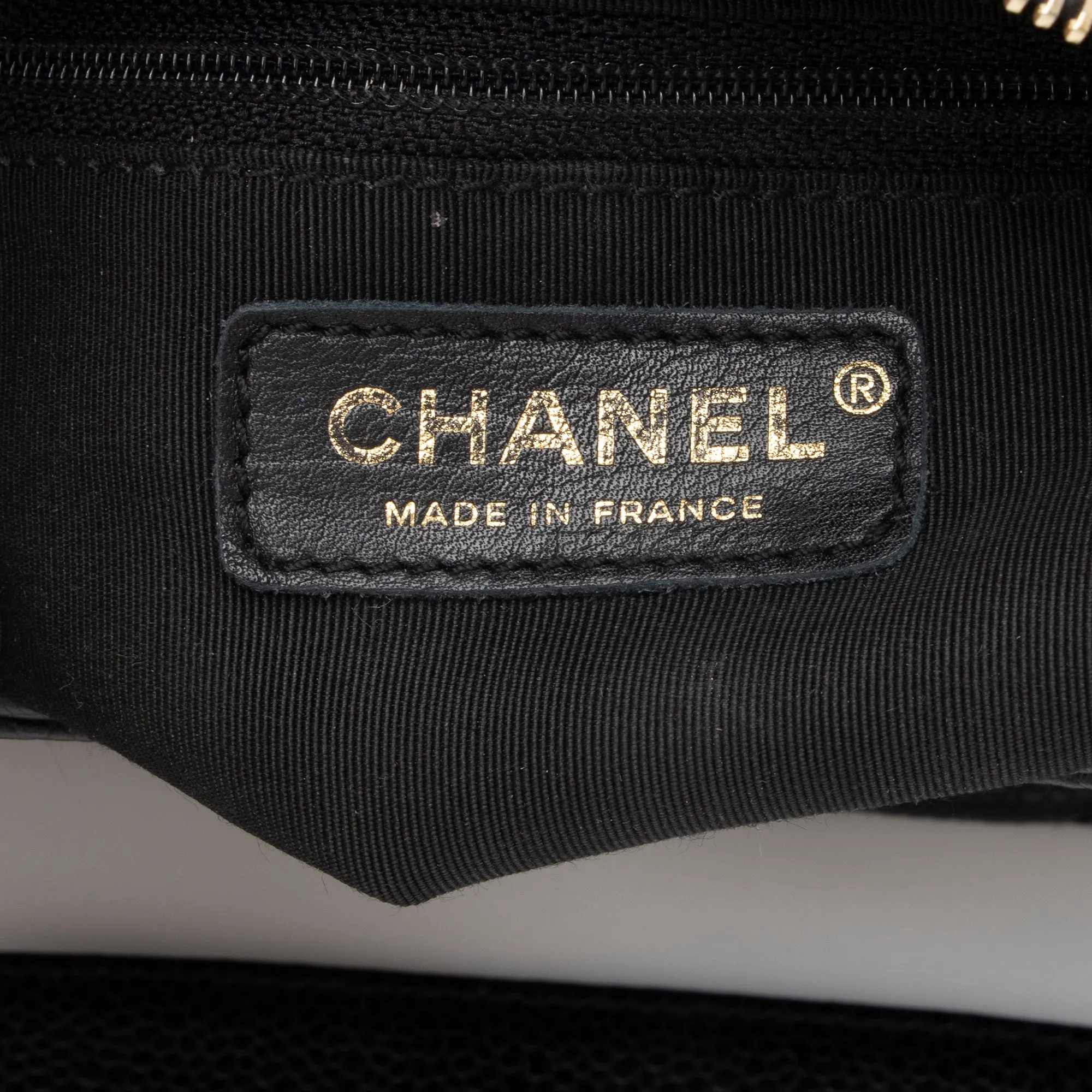 Chanel Caviar Leather Timeless CC Hobo (SHF-fu7h3a)