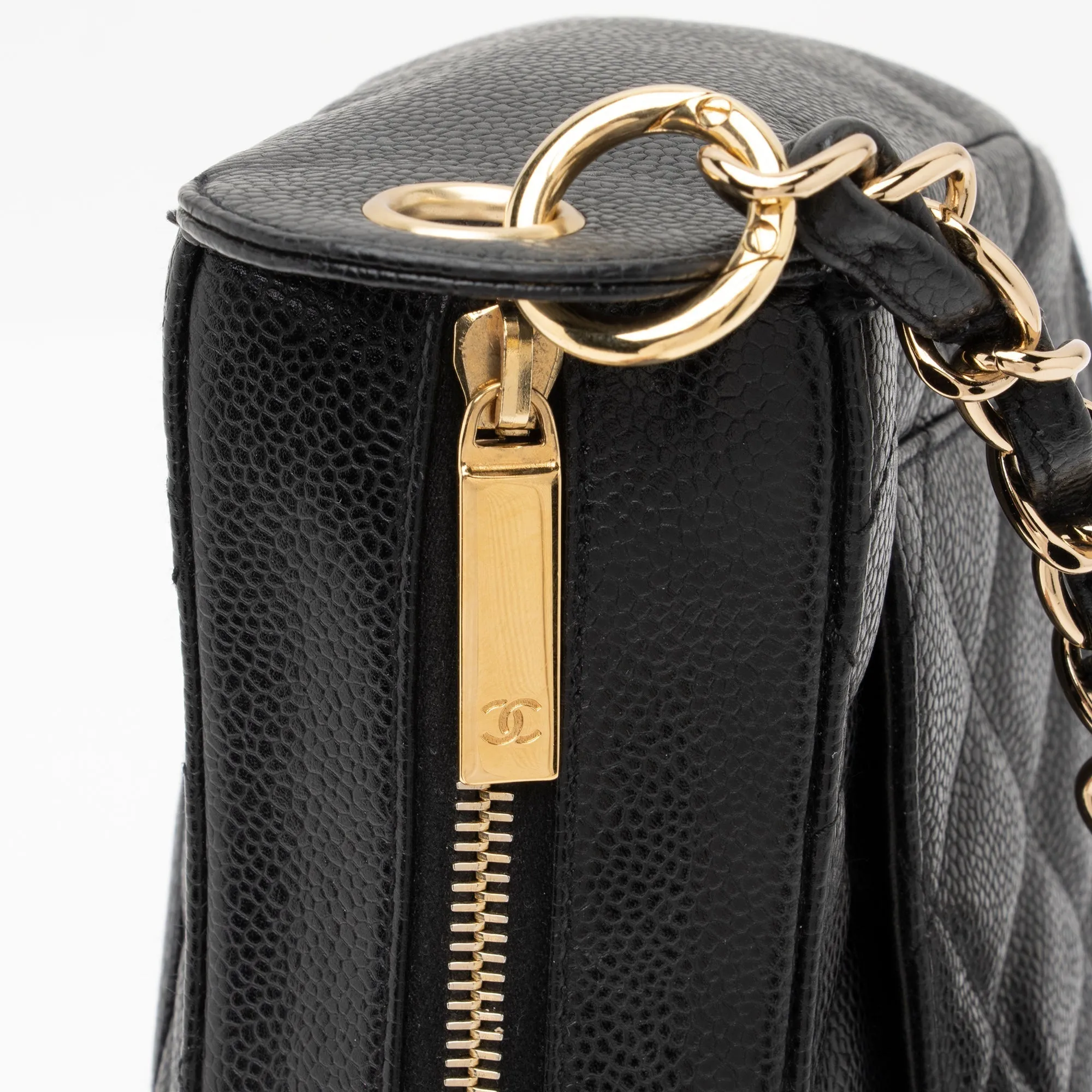 Chanel Caviar Leather Timeless CC Hobo (SHF-fu7h3a)