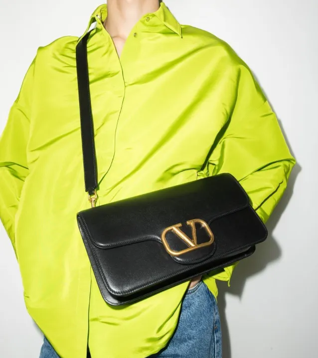 Valentino Garavani logo plaque messenger bag